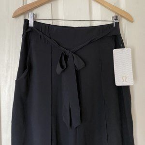 Lululemon - Noir Pants